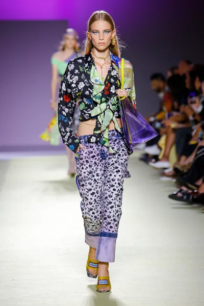 Look 28